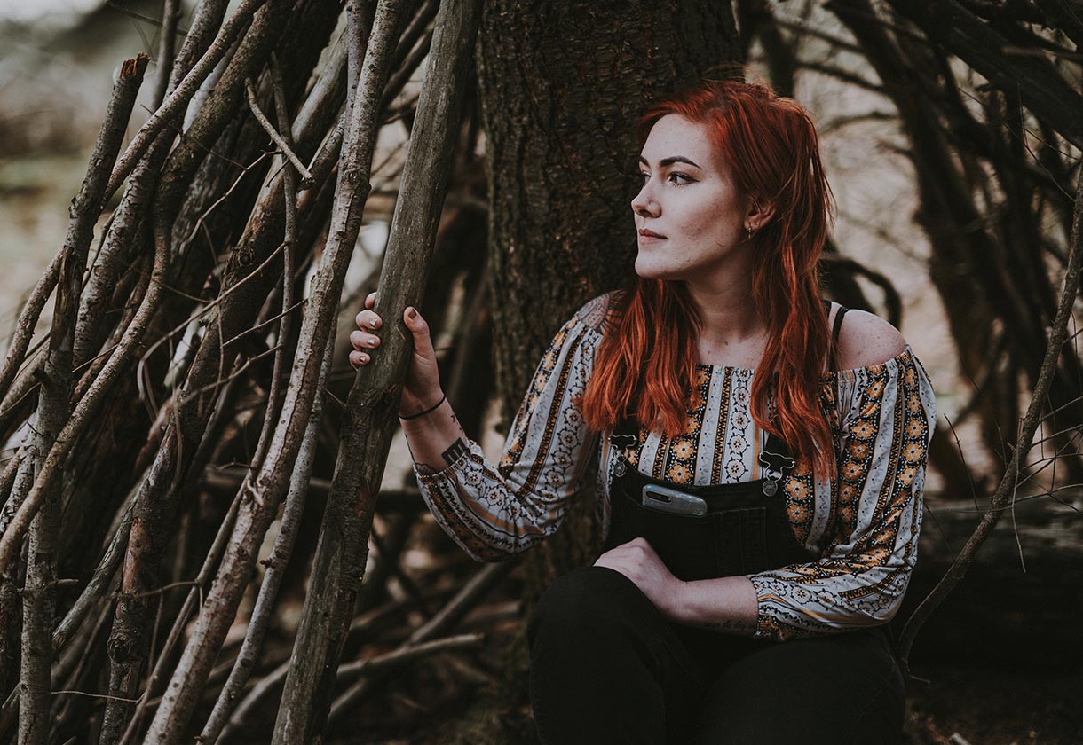 Photo by Annie Spratt on Unsplash Frau versucht ihre Trennung zu überwinden