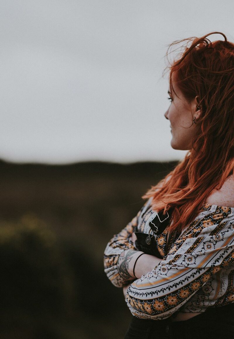 Photo by Annie Spratt on Unsplash Frau fragt sich, wie sie es schafft loszulassen