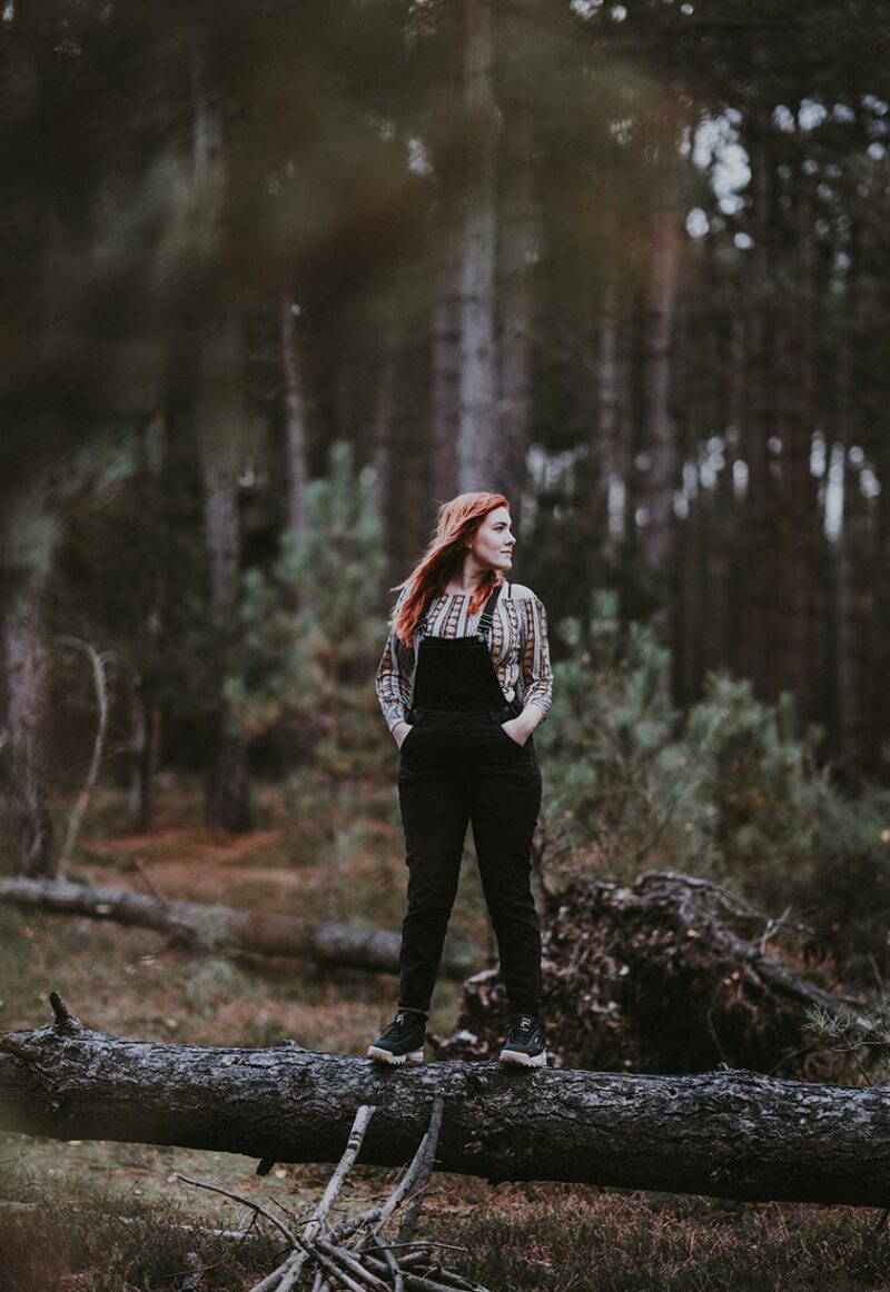 Photo by Annie Spratt on Unsplash Frau versucht zu sich selber zu finden