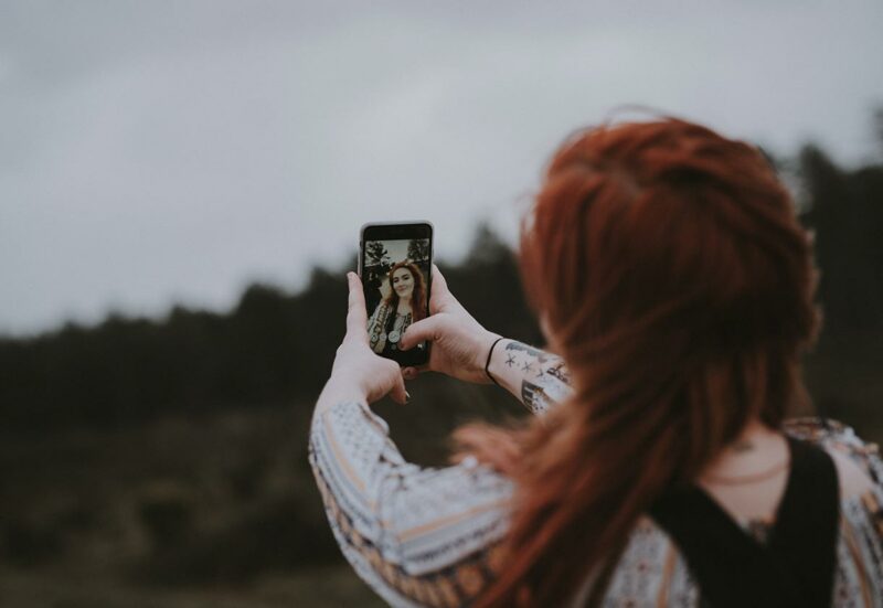 Photo by Annie Spratt on Unsplash Frau wagt einen Neustart