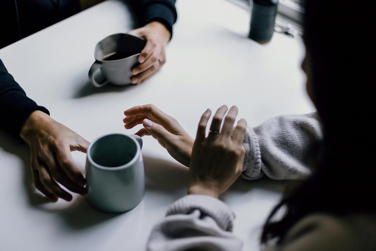 Emotionale Verletzungen heilen: Warum wir alle innere Narben tragen – und wie du sie loslassen kannst Emotionale Verletzungen sind unsichtbare Narben der Seele – doch Heilung ist möglich. Foto: Priscilla Du Preez, Unsplash
